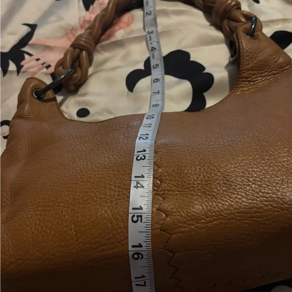 Bottega Veneta Tan Leather Shoulder Bag - Picture 2 of 10